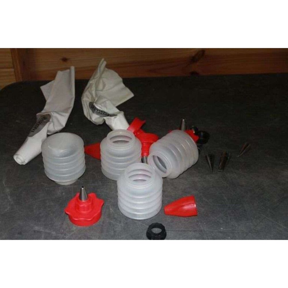 Farberware Cake Decorating Icing Bag Set.
